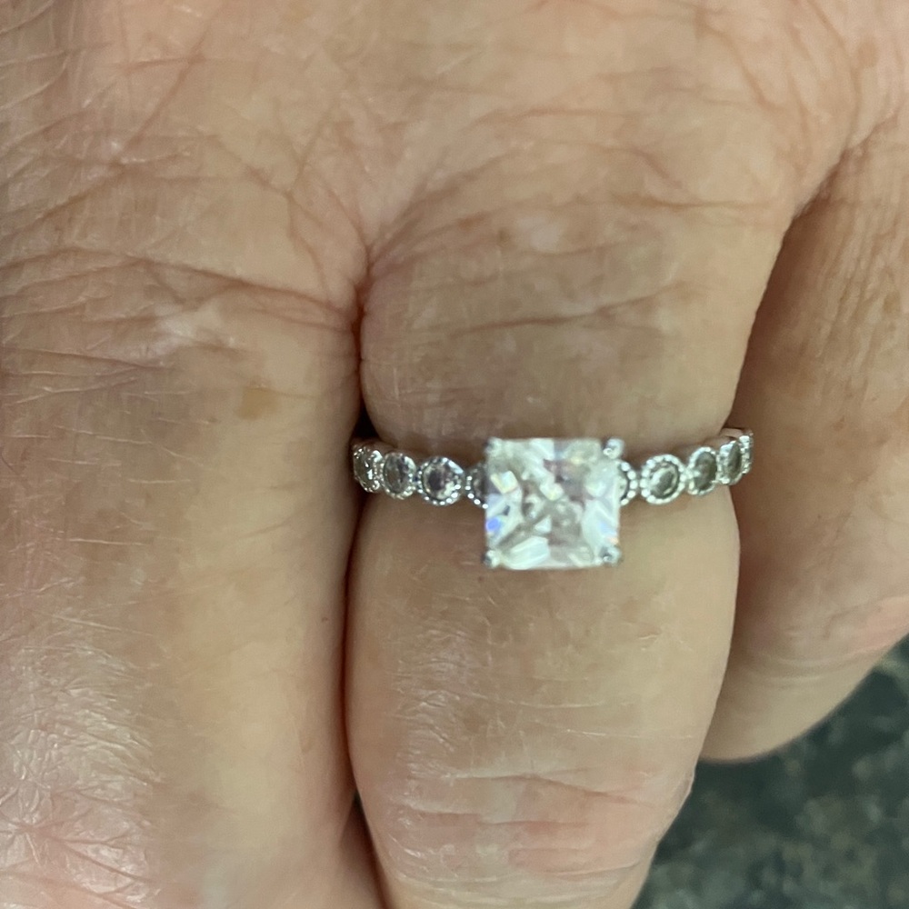 .925 sterling silver ring with cz stones size 8
